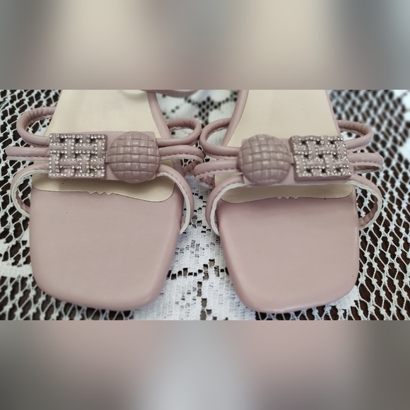 Nwot Low Heeled Lavender Sandals with Easy Hook Slip on Closure - Guximan? - Picture 7 of 12